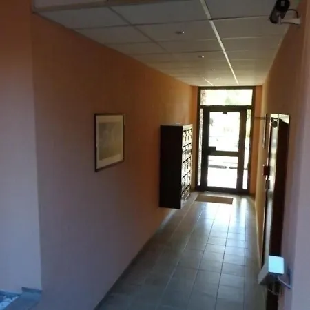 2 Pieces Climatise Avec Terrasse Et Parking - Centre - Fr-1-308-66